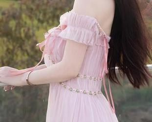 秀人网 – 图片里的礼服如梦似幻，潘娇娇私拍透出的细腻情感。