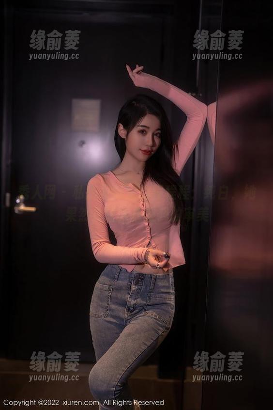 秀人网 - 私拍图包里的程程程：纯白，她果然会让人质疑我的审美