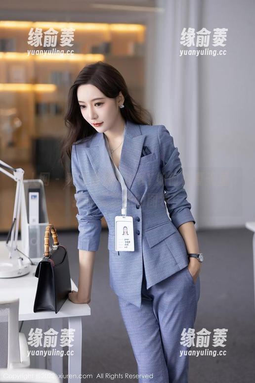 秀人网 - 看陈雅漫VICKY如何在夏天里，搅动无圣光的图包！
