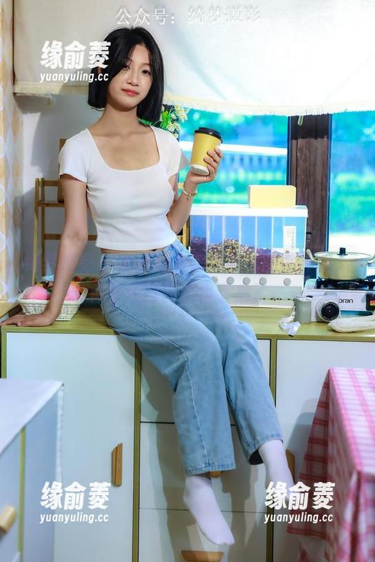 绮梦摄影 - 在子涵全套连衣裙的世界里，似乎连时间都慢下来了。