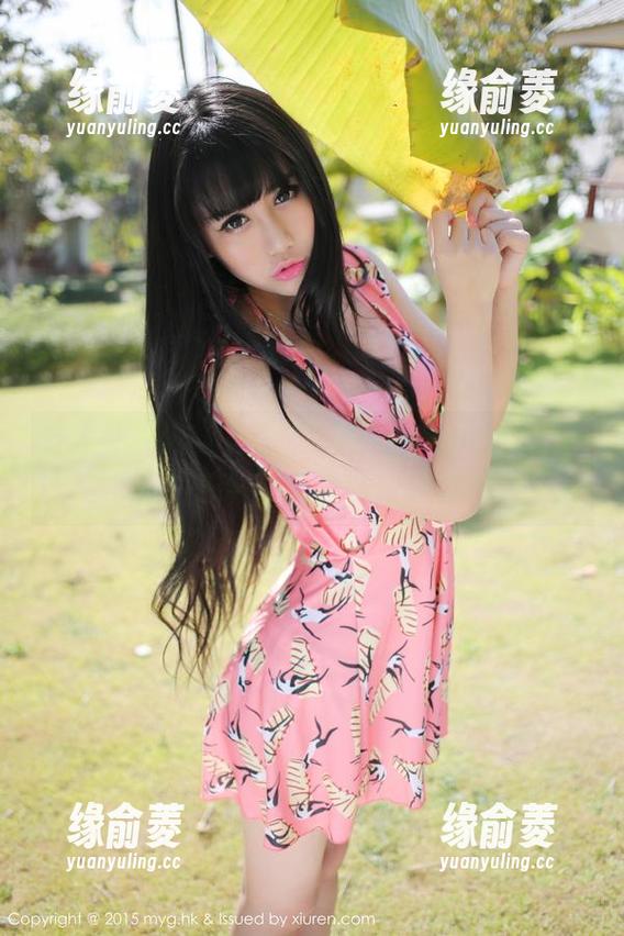 美媛馆 - 随意又优雅？糯美子MINIbabe的毛衣私拍是怎么做到的？