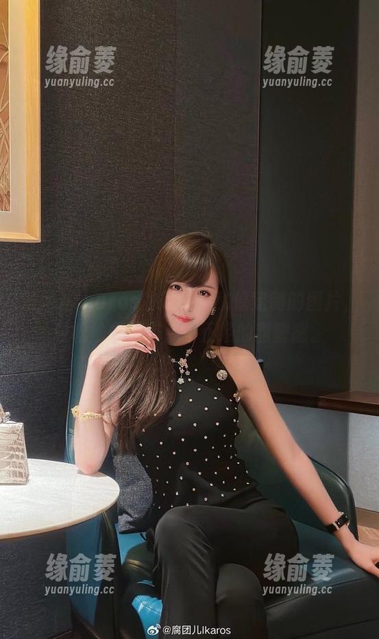 腐团儿Ikaros的尼禄，就像定制的图片，轻松愉快又有点不正经的甜蜜感。