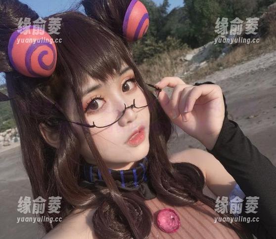 这图包真的不能错过，“芊川一笑MNK”的棉袜展示，可以说是绝妙搭配了！