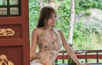 图册翻页！芊芊酱w的修女风格，真正是清纯与幽默兼得！