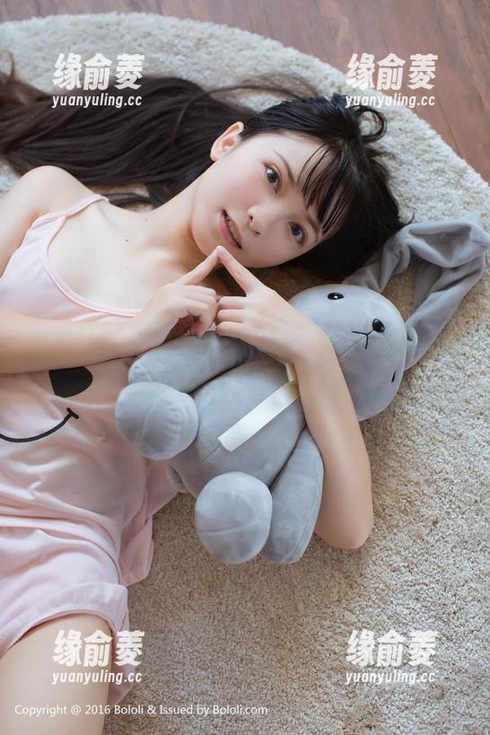 菠萝社 - 长腿图包大揭秘：张优ayoyo如何把腿拍得像广告里的魔法！
