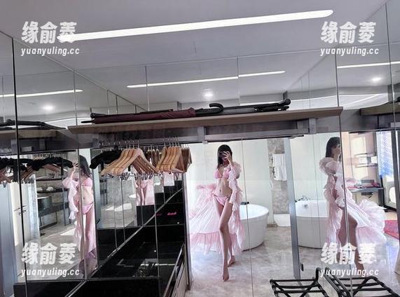 微密圈 - 葛征婚纱套图：我真的在认真看，但其实更多是在发呆！