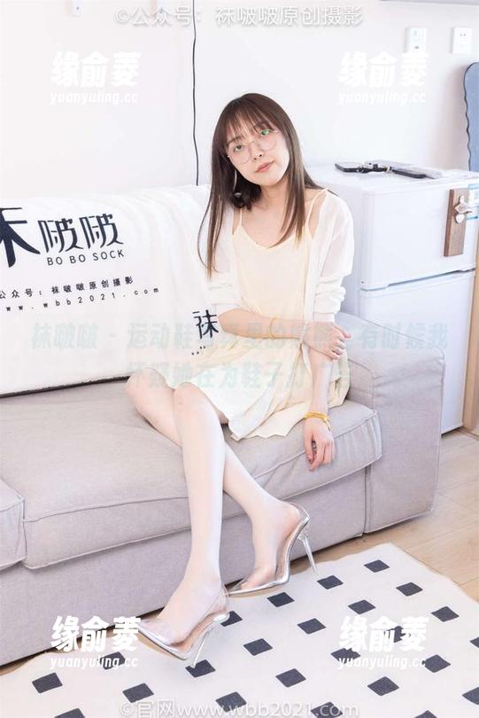 袜啵啵-熊熊 袜啵啵 - 运动鞋写真里的熊熊,有时候我怀疑她在为鞋子打广告