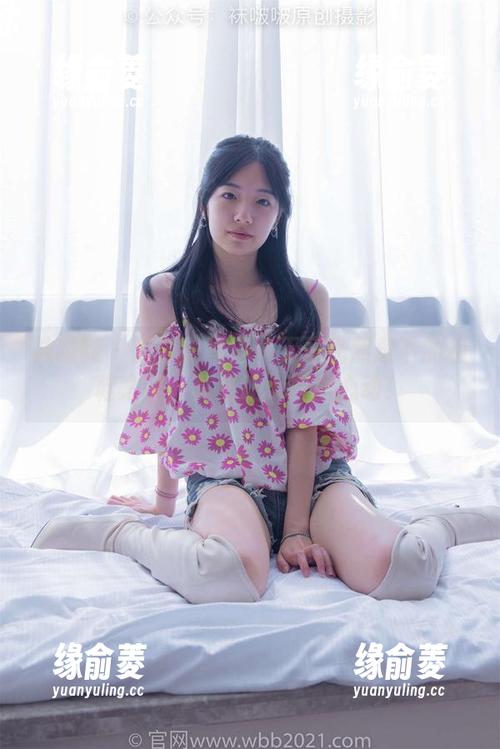 袜啵啵 - 苏苏的写真：无圣光照耀下的板鞋之美，真是让人怦然心动！