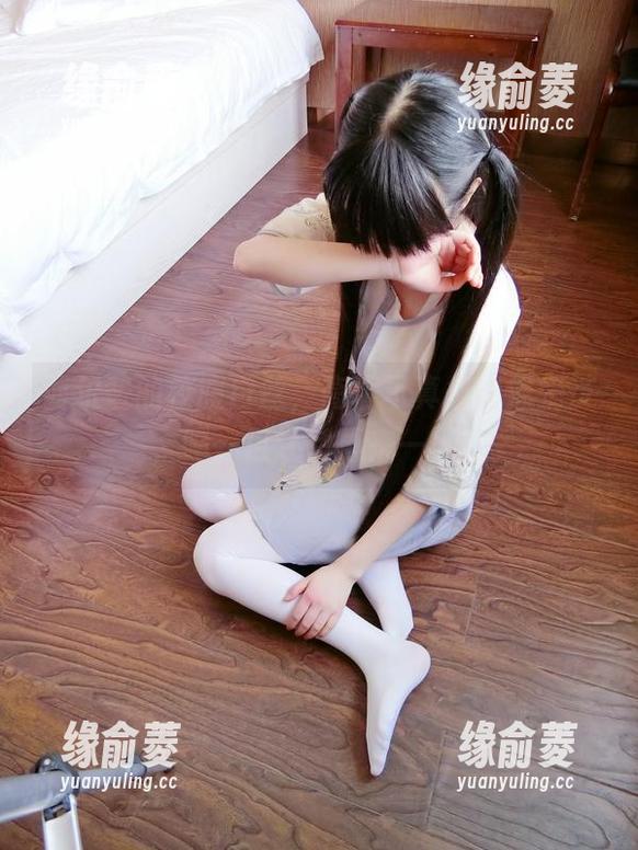 西尔酱的校服白丝，高清写真集就像奶茶，喝一口还想再来一杯！