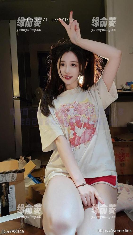 微密圈 - 轩子巨2兔眼镜：在线高清！你确定自己准备好被她的眼神撩拨了么？