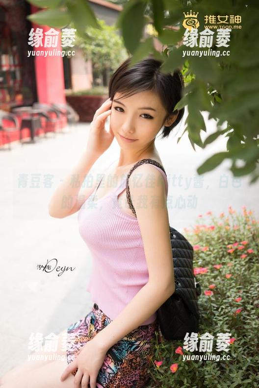 青豆客 - 私拍里的施忆佳Kitty酱，白色的温柔，竟让我有点心动